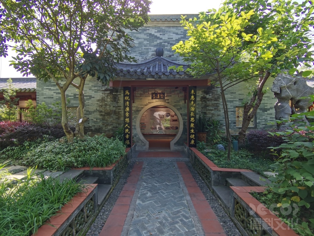 自然歷史展覽館設(shè)計(jì)中如何展示人類活動(dòng)對(duì)自然的影響？